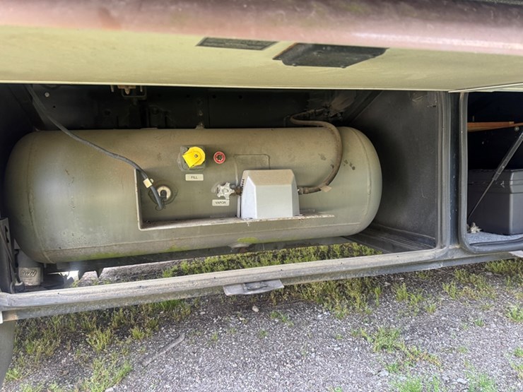 2002-freightliner-newmar-country-star-rv-5.9l-cummins-isb---auto-trans---xc-chassis-51,087-miles-image-13