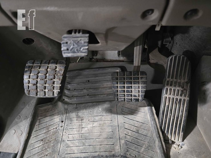 2013-freightliner-cascadia-125-image-11