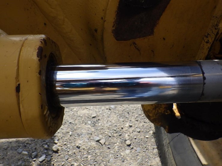 caterpillar-140h-image-36