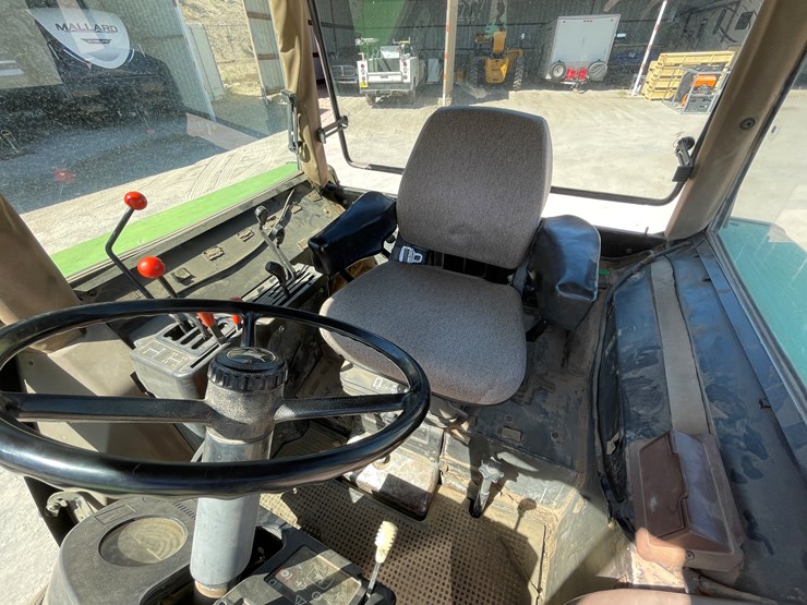 john-deere-3055-image-21