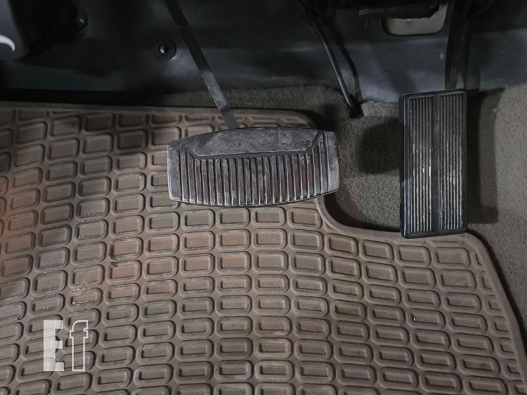 2005-ford-excursion-image-11