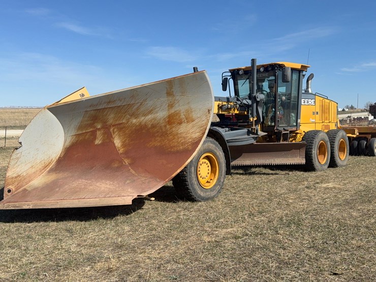 2018-deere-772g-image-1