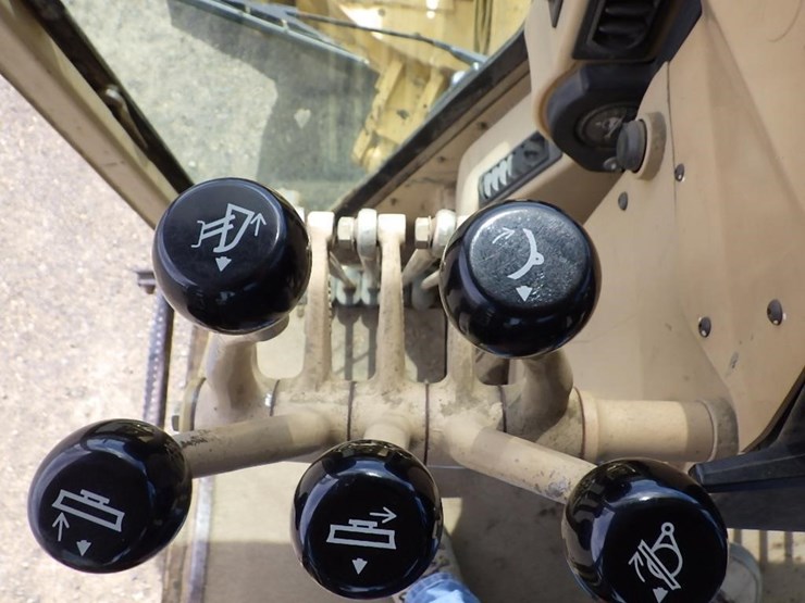 caterpillar-140h-image-69