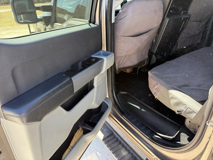 2023-ford-f250-image-21