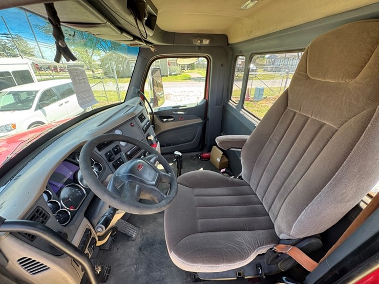 2014-peterbilt-579-image-6