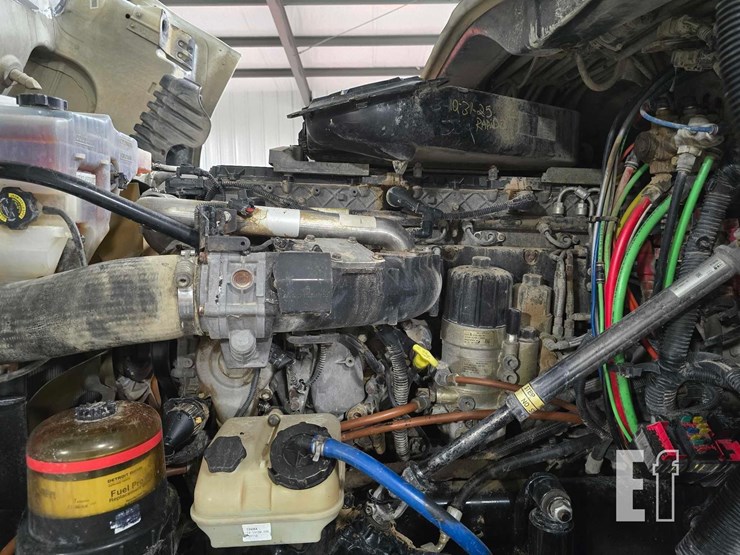 2013-freightliner-cascadia-125-image-20