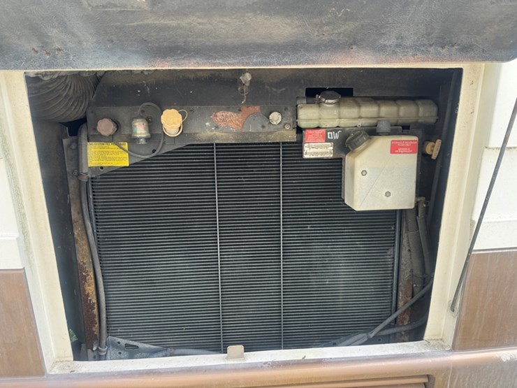 2002-freightliner-newmar-country-star-rv-5.9l-cummins-isb---auto-trans---xc-chassis-51,087-miles-image-17