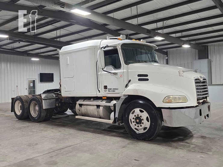 2004-mack-vision-cx613-image-2