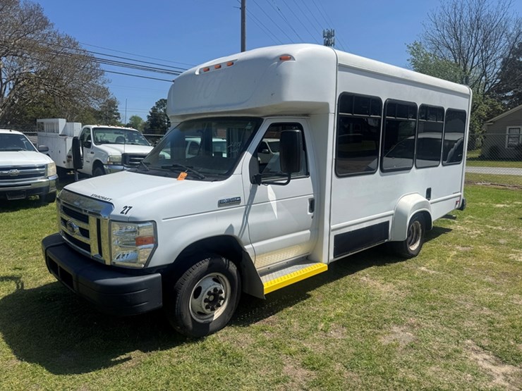 2018-ford-e350-image-1