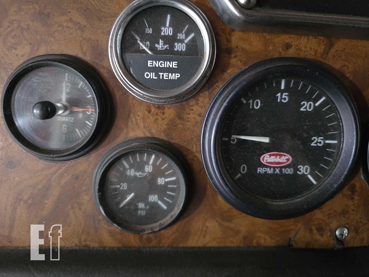 2002-peterbilt-378-image-12