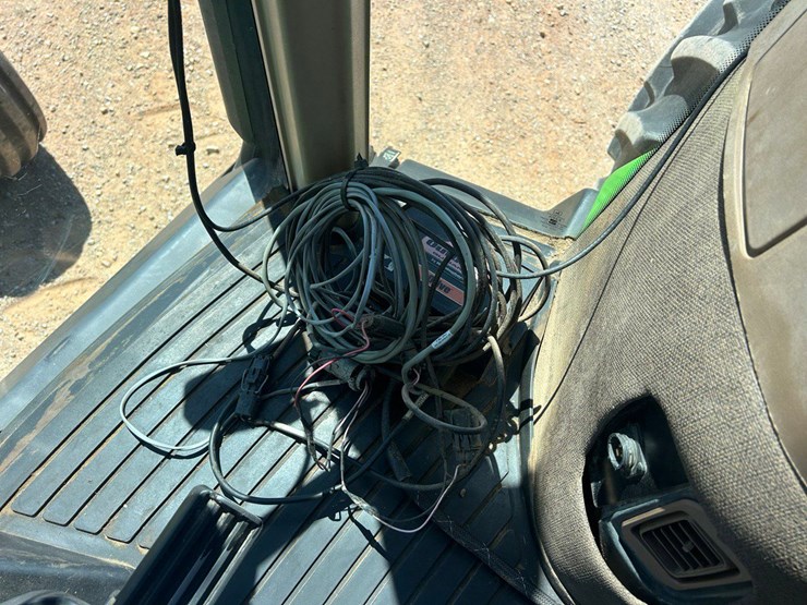 1996-john-deere-8300-image-25