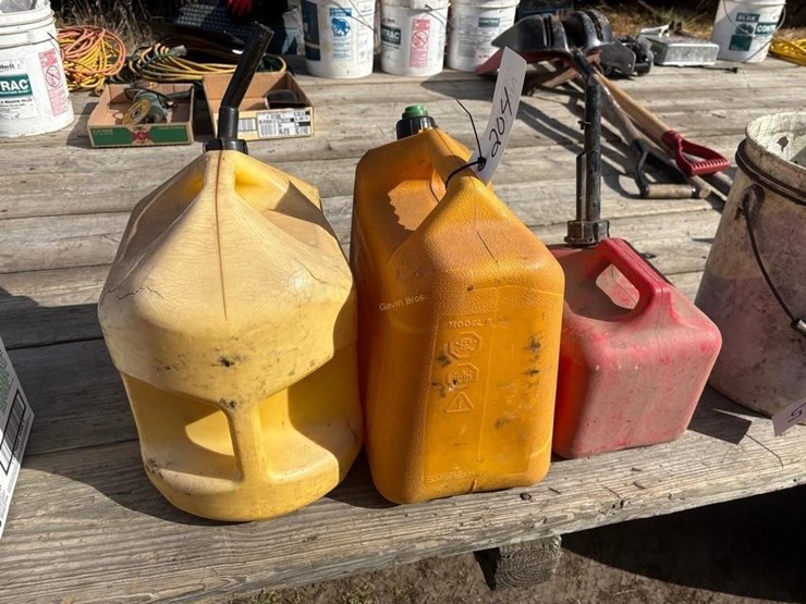 gas-cans-image-1