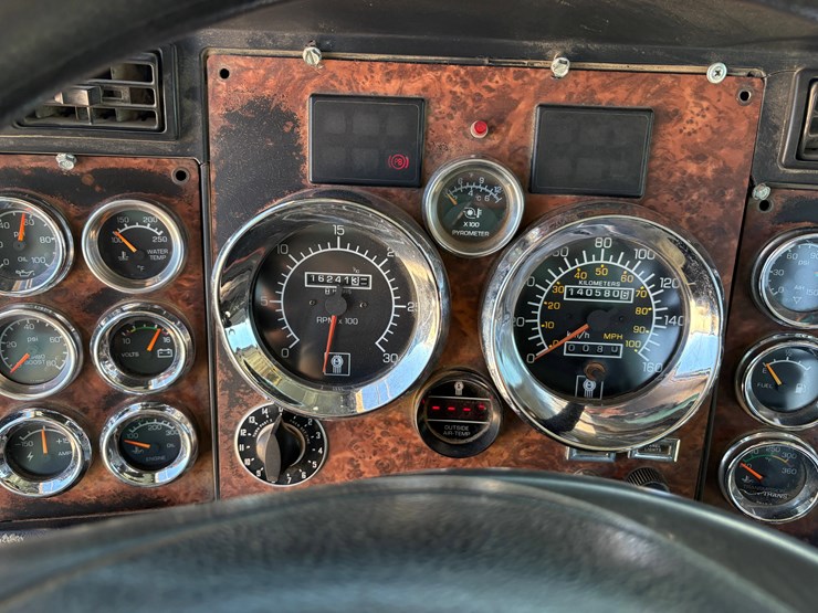 2005-kenworth-c500b-image-13