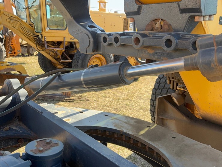 2018-deere-772g-image-21