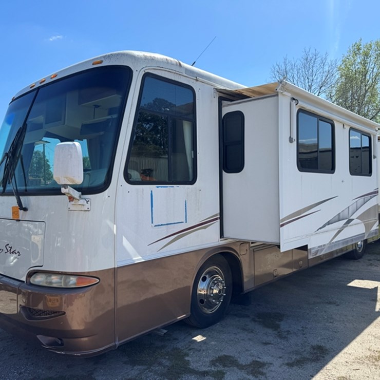 2002 FREIGHTLINER NEWMAR COUNTRY STAR RV 5.9L CUMMINS ISB - AUTO TRANS - XC CHASSIS 51,087 MILES
