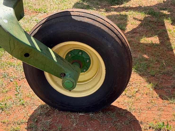 john-deere-2410-image-6