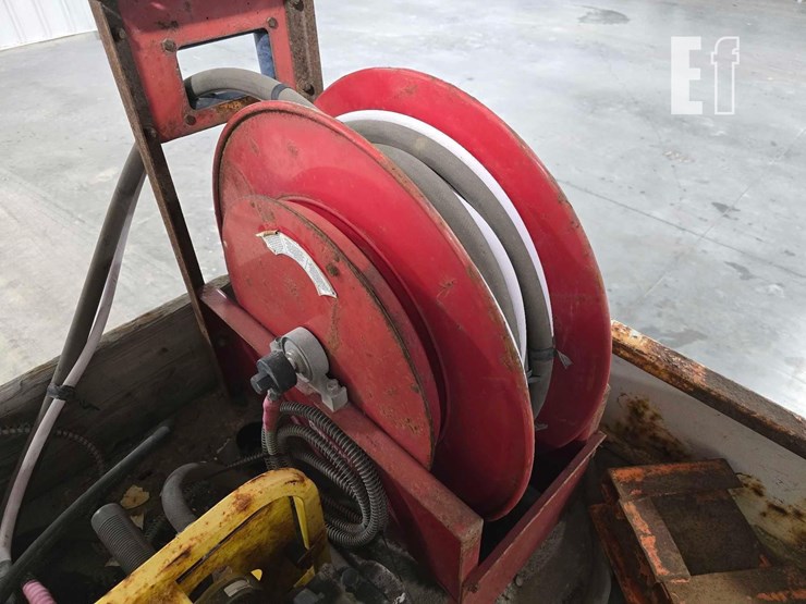 2012-freightliner-m2-106-image-16