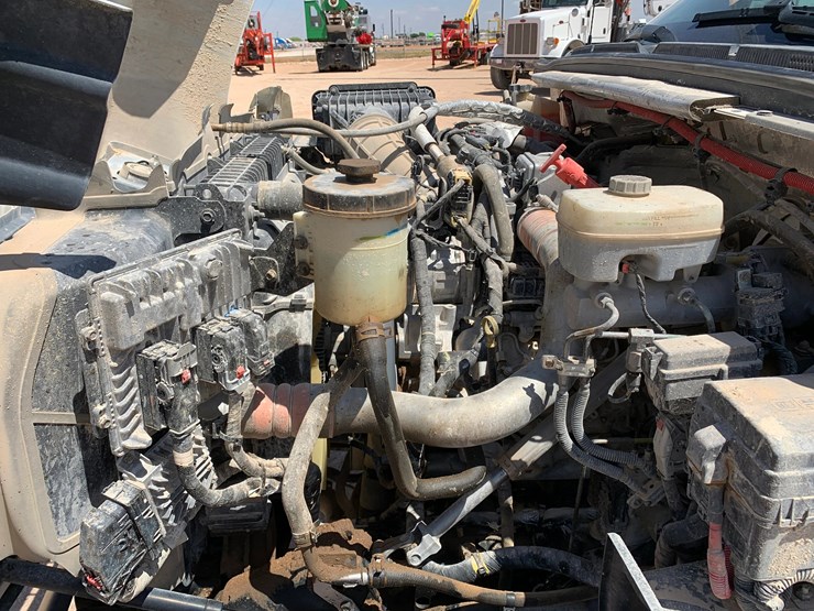 2022-chevrolet-silverado-6500hd-image-6