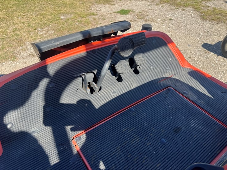 kubota-zd323-image-5