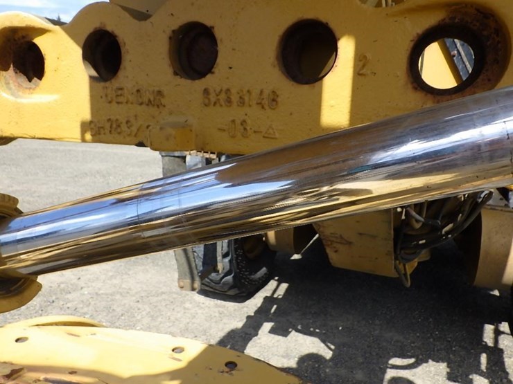 caterpillar-140h-image-26