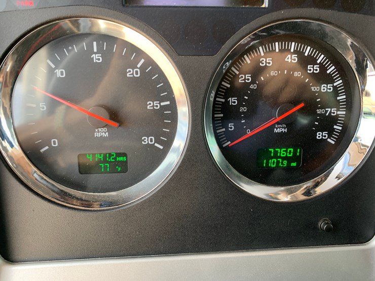 2013-kenworth-t800-image-21