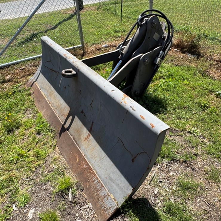 9' VOLVO HYDRAULIC PUSH BLADE