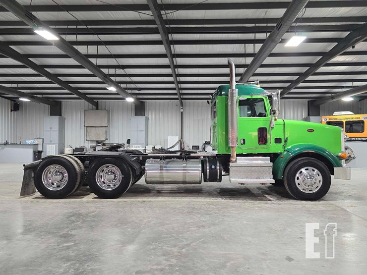 2021-peterbilt-367-image-6
