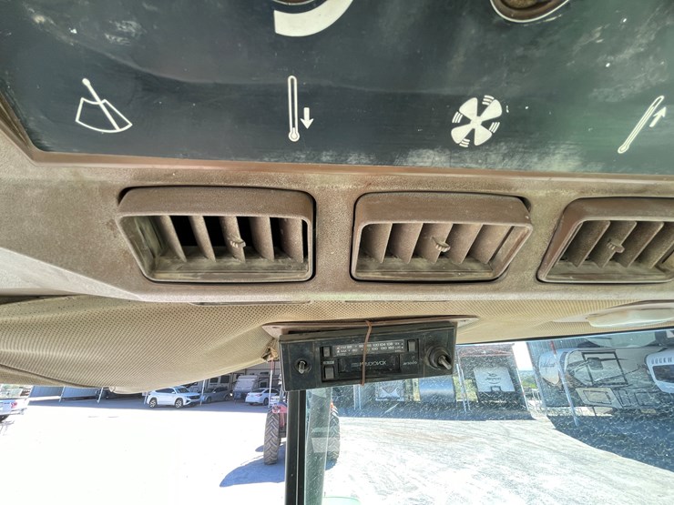 john-deere-3055-image-34