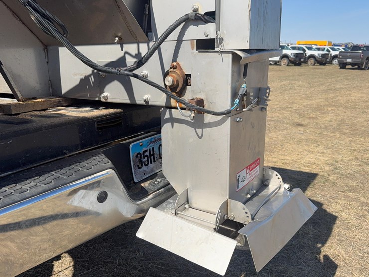 2015-dodge-2500-image-23