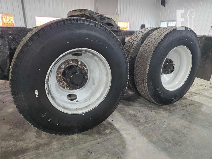 2013-freightliner-cascadia-125-image-23