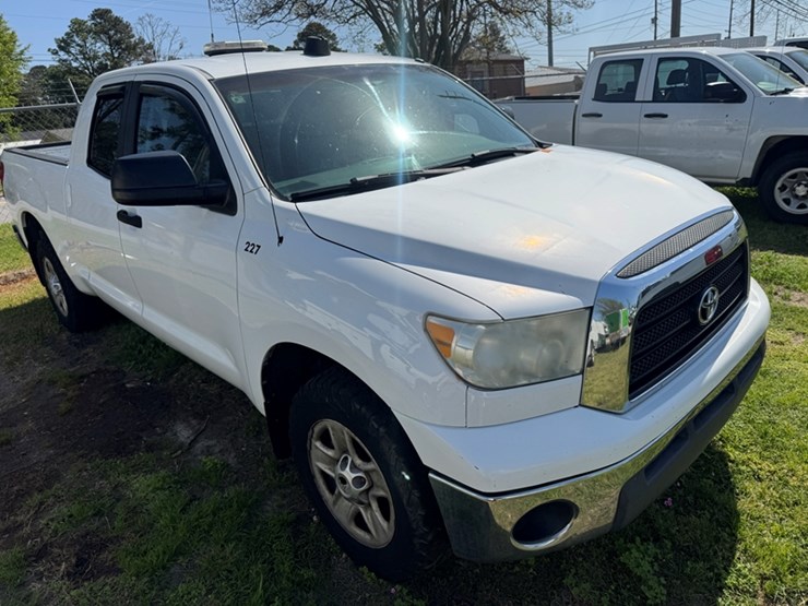 toyota-tundra-sr5-image-2