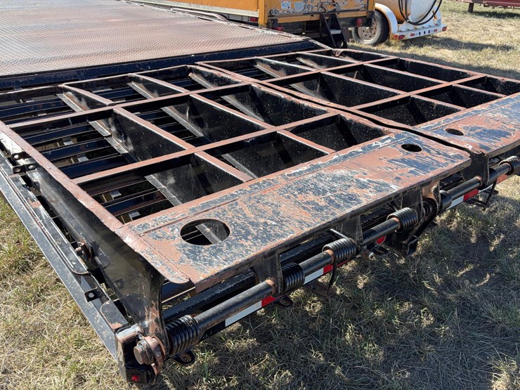 2013-titan-trailer-image-10