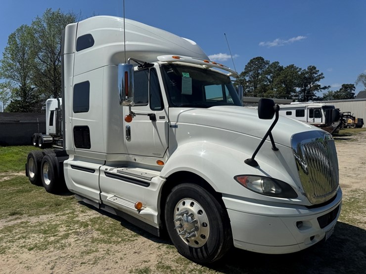 2014-international-prostar-image-2