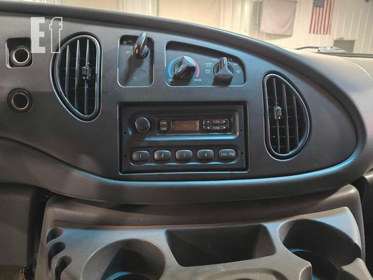 2005-ford-e150-image-14