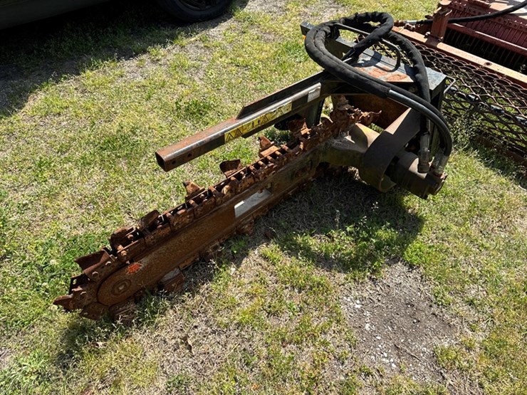 toro-chain-trencher-image-1