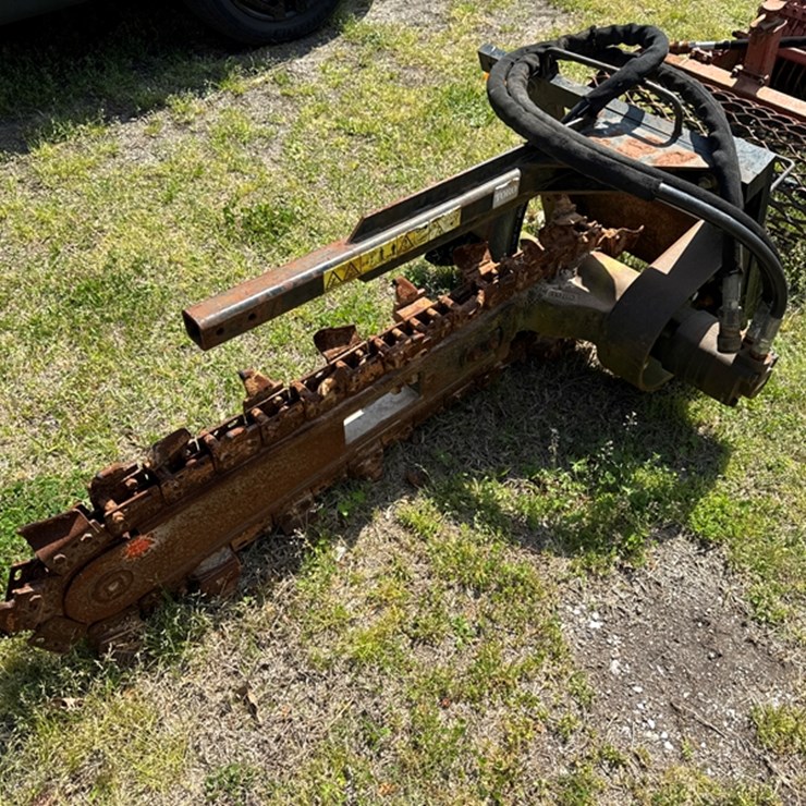 TORO CHAIN TRENCHER