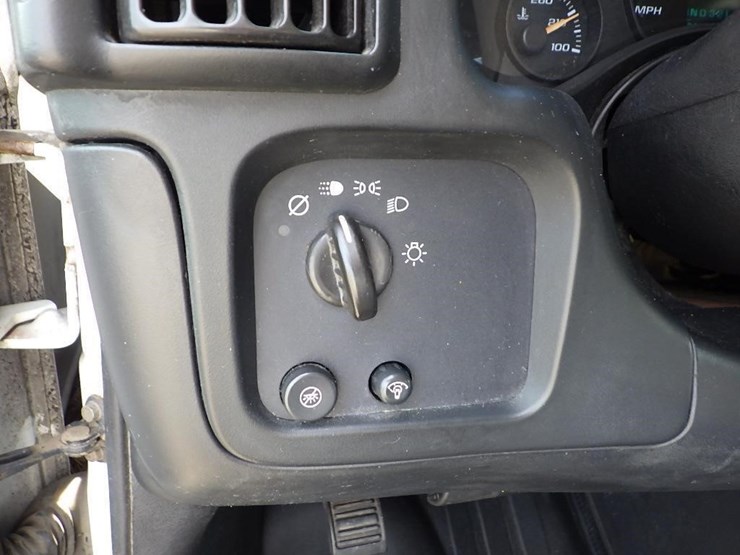 2003-chevrolet-3500-image-28