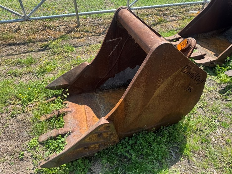 28"-excavator-bucket-image-1