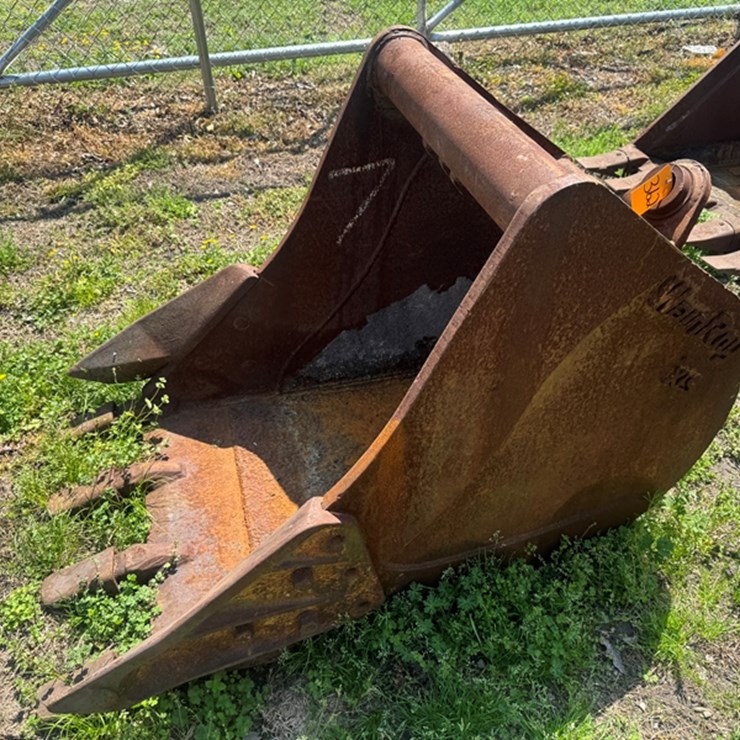 28" EXCAVATOR BUCKET