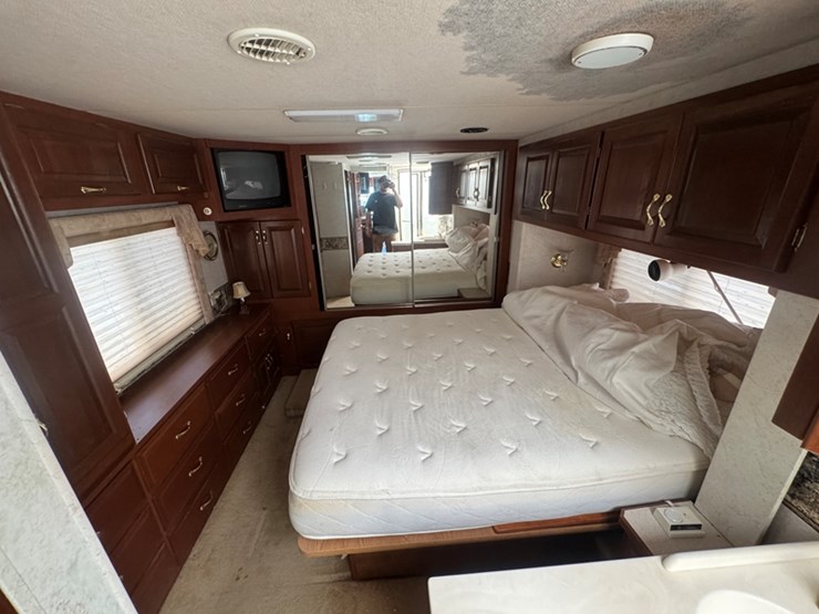 2002-freightliner-newmar-country-star-rv-5.9l-cummins-isb---auto-trans---xc-chassis-51,087-miles-image-12