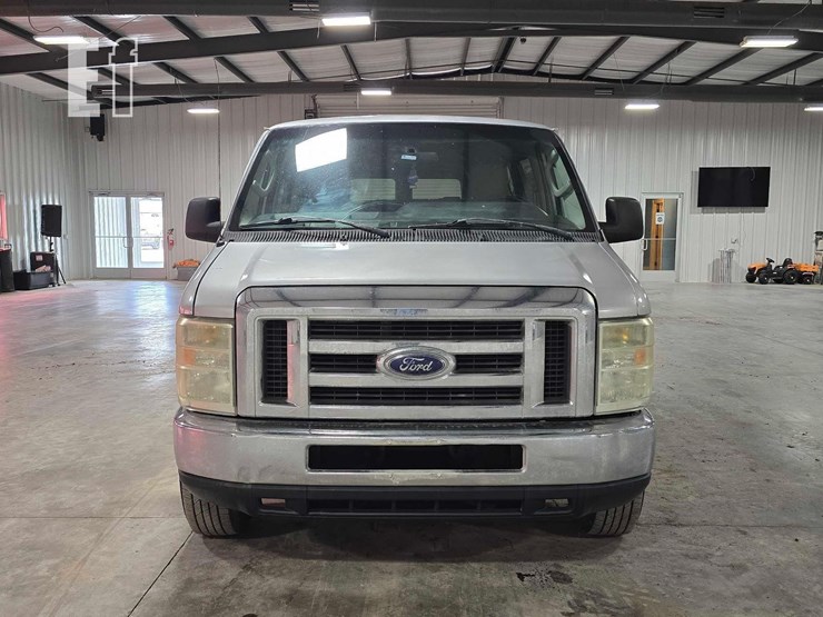 2011-ford-e350-xlt-image-7