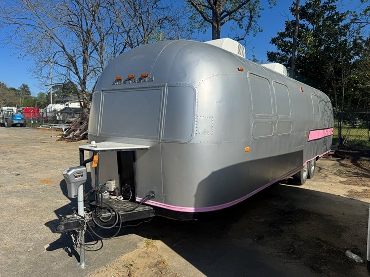 1972-airstream-trailer-modified-for-sales-trailer-this-unit-was-gutted-and-used-for-a-retail-trailer-image-1