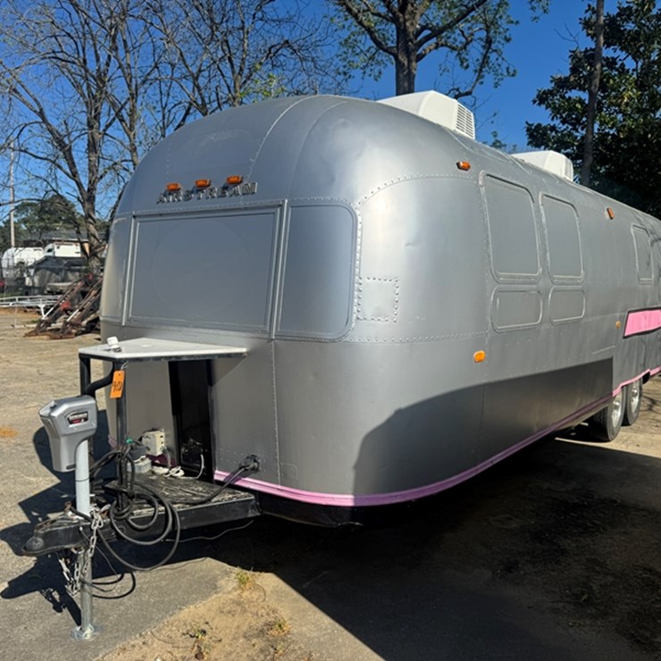 1972 AIRSTREAM TRAILER MODIFIED FOR SALES TRAILER THIS UNIT WAS GUTTED AND USED FOR A RETAIL TRAILER