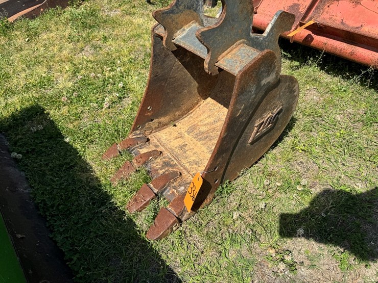 17"-digging-bucket-image-1