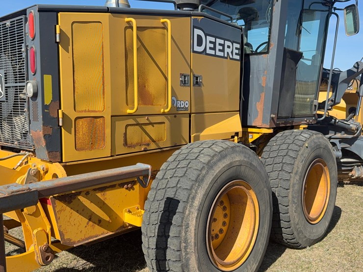 2018-deere-772g-image-28