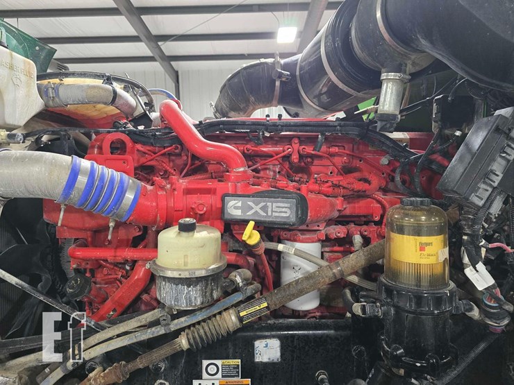 2021-peterbilt-367-image-18