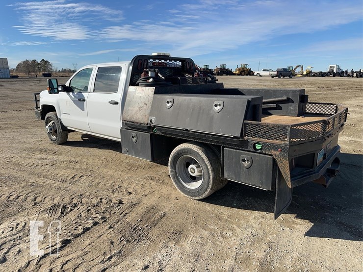 2019-chevrolet-3500-image-3