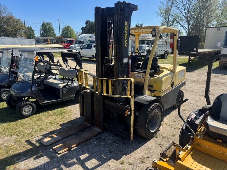 hyster-100-fortis-forklift---solid-tire-front-dual-cummins-diesel,-finger-mast-controls-13,376-hours-image-1