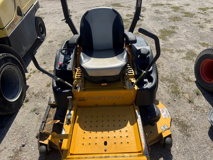hustler-fastrak-gas-zero-turn-lawn-mower-54"-deck,-132-hours-showing-image-5