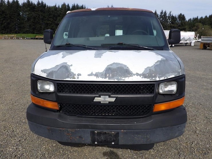 2003-chevrolet-3500-image-2